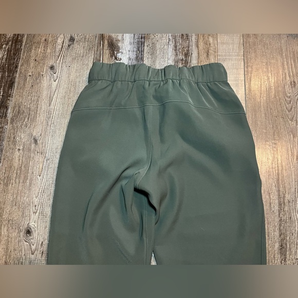 Lululemon On the Fly Jogger in Dark Olive Women’s Size 2 - Picture 7 of 8